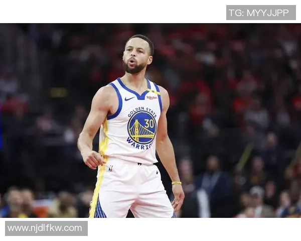 《专访顶级后卫球星揭秘防守艺术与比赛中的关键决策》